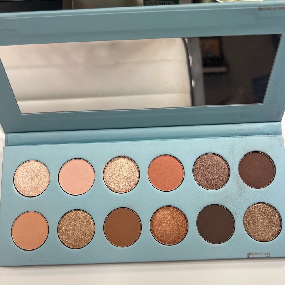 Aeva Beauty Sig nature Eyeshadow Palette
